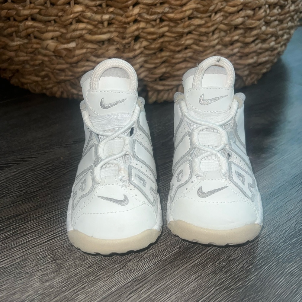 Nike air more uptempo